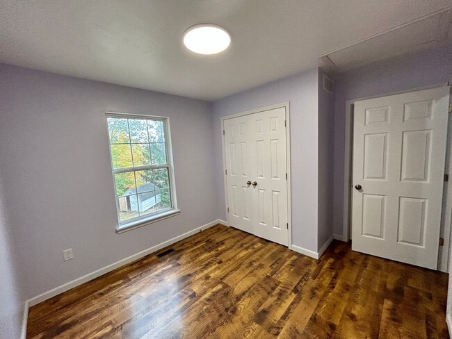 Building Photo - Beautiful 3 level home on a quiet cul-de-sac in Greenbrier Knolls--AVAILABLE NOW!!!!