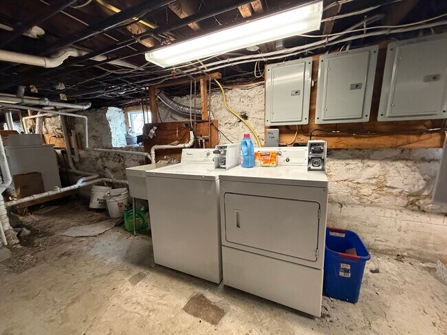 Building Photo - 35-37 John St