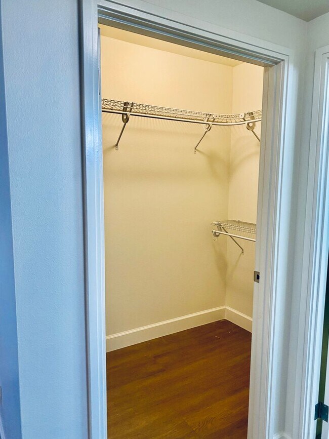 Building Photo - Keola Lai - Spacious 2/2/2 in Kakaako