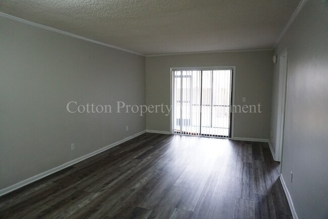 Building Photo - 2BR/2BA Condo - Great Location in Midtown Wilmington on Holly Tree / $1,199 /month Includes Water...