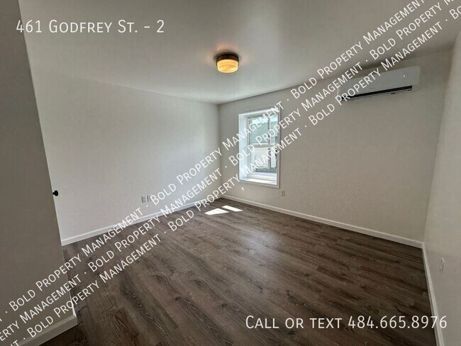 Building Photo - 461 Godfrey St