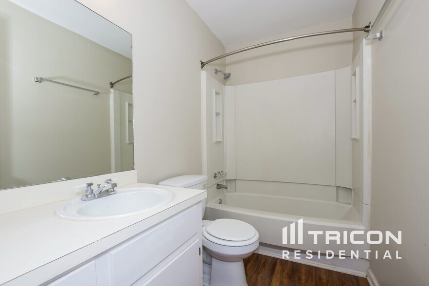Building Photo - 516 Kenton Dr