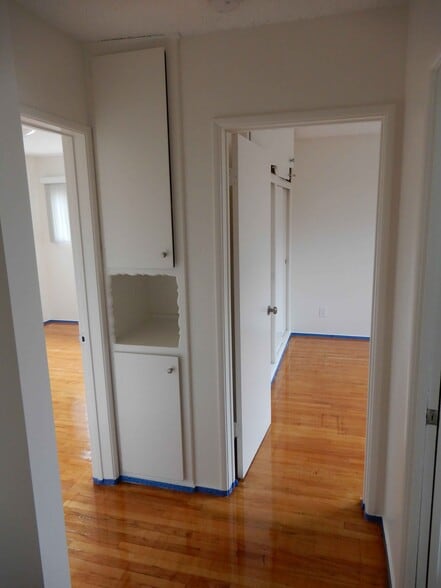 Building Photo - 5326 Lincoln Ave