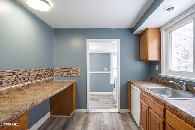 Building Photo - 6 Utica Ave