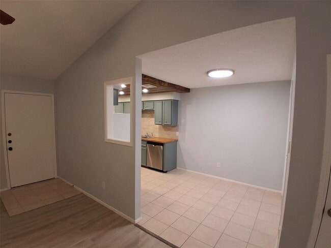 Building Photo - 618 Rollingway Dr