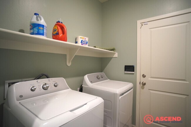 Building Photo - Brand New 3 Bedroom Home!