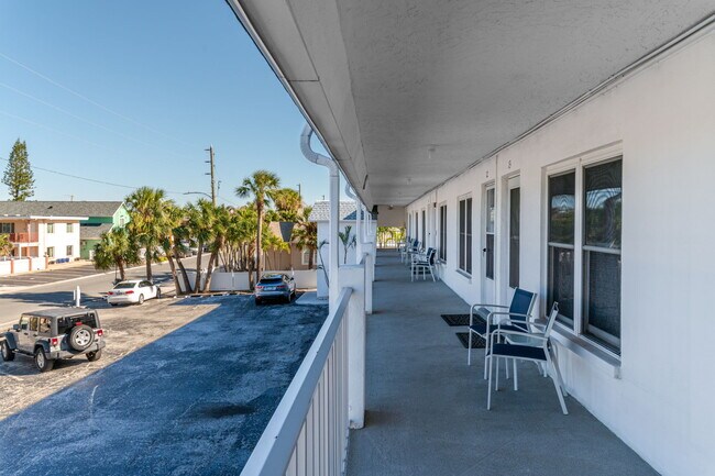 Building Photo - 680 71st Ave N