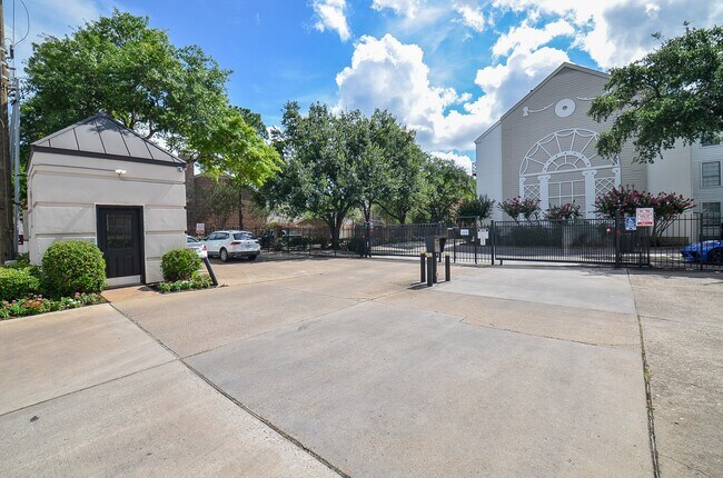 Building Photo - 2333 Bering Dr
