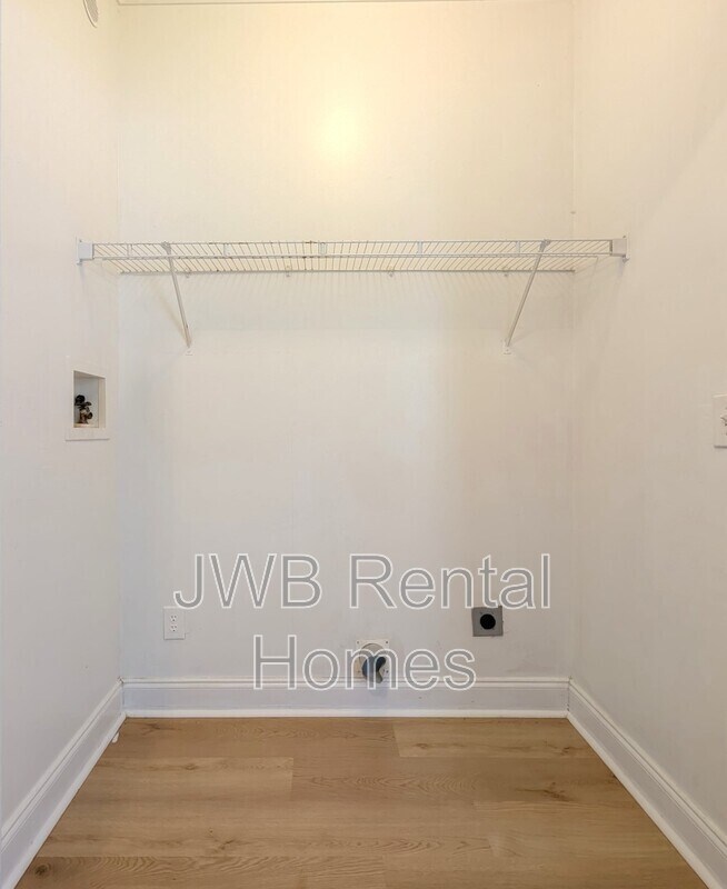 Building Photo - 411 3rd Ave S
