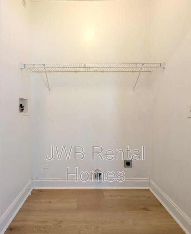 Building Photo - 411 3rd Ave S
