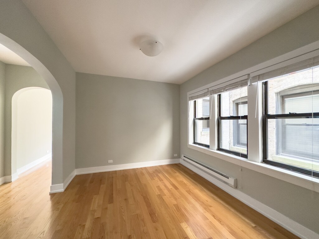 Building Photo - 814 Elm St