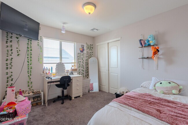 Building Photo - 305 Del Palmar