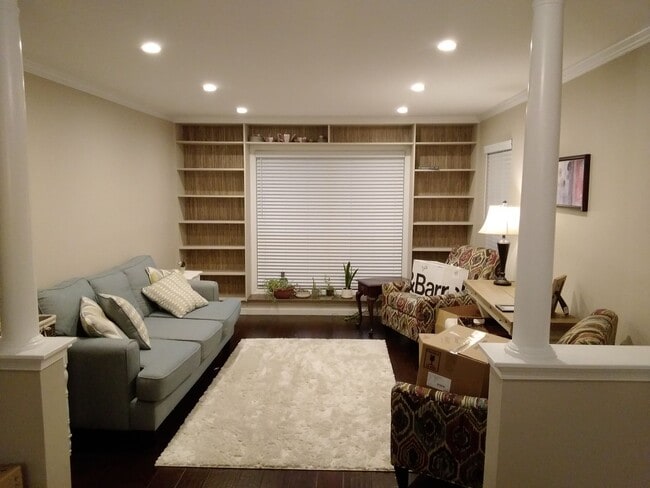 Building Photo - Beautifully upgraded Townhouse style condominium located in Hidden Meadows