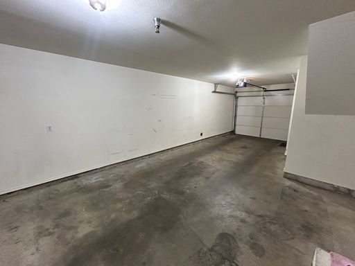 Building Photo - Gorgeous 2 bedroom 2 bath townhome available now!