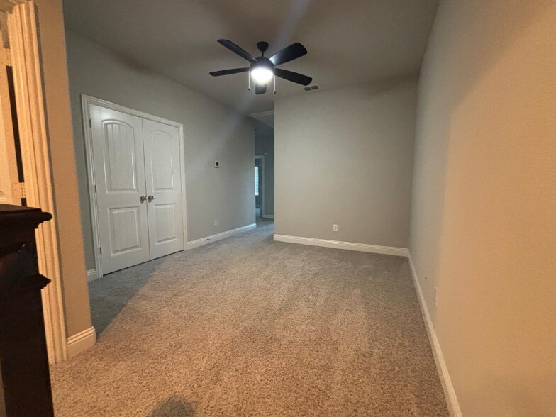 Building Photo - 6142 Rainbow Valley Pl