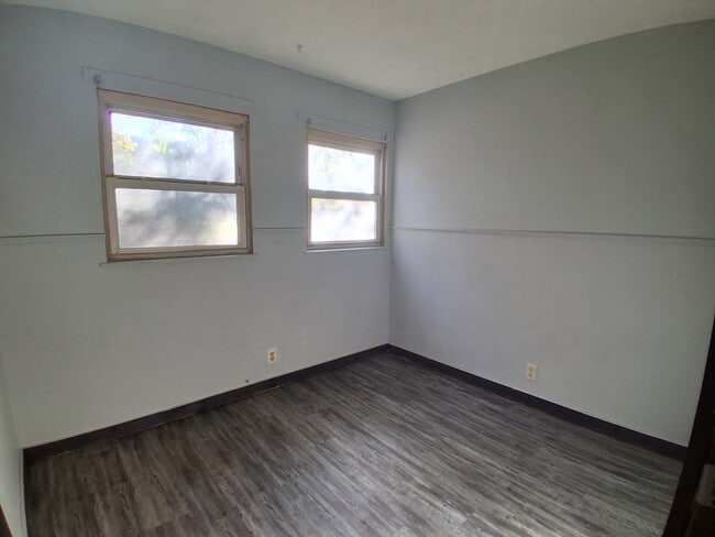 Building Photo - 1102 Harmon St