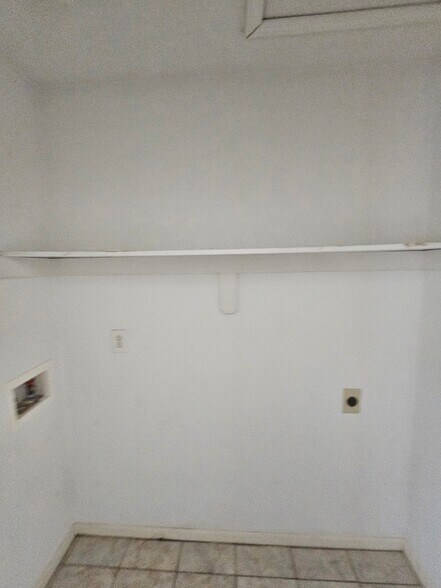 Building Photo - 801 Johnson Cir