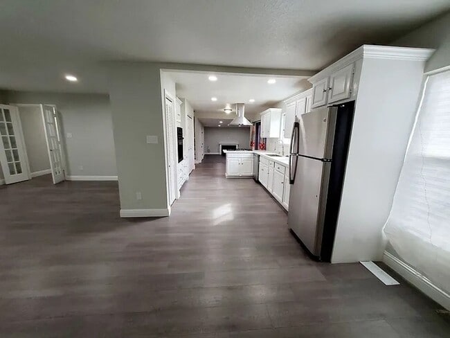 Building Photo - Spacious 2 Story Home With Lincoln Schools