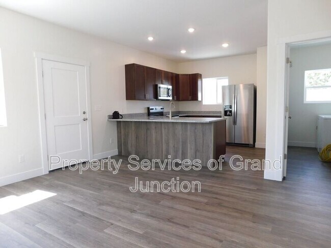 Building Photo - 525 Orchard Ave