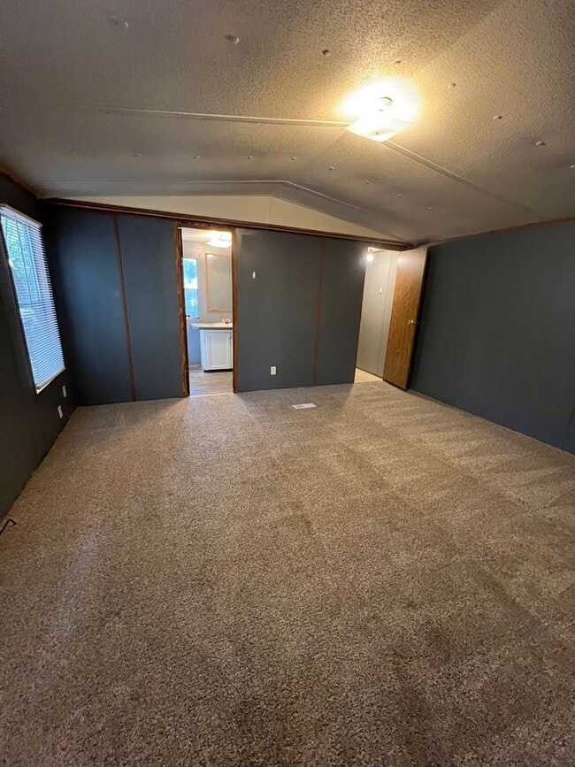 Building Photo - 103 Thompson Rd