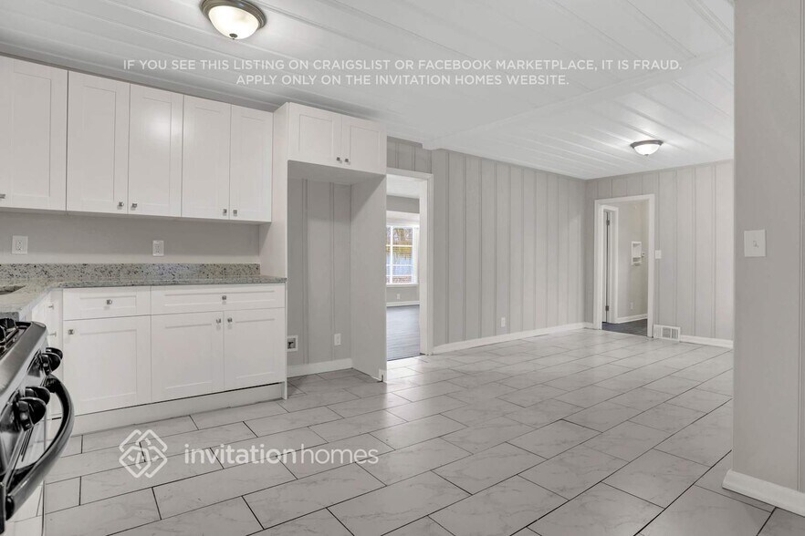Building Photo - 190 Pineview Dr