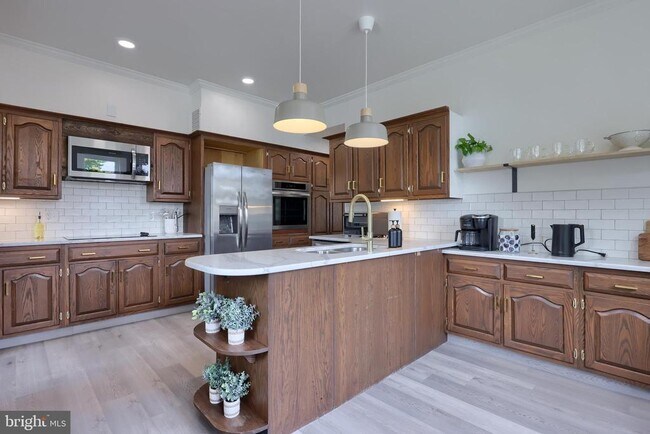 Building Photo - 136 E Harrisburg Ave