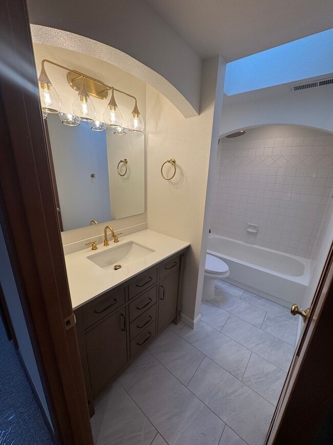 Building Photo - Gorgeous 3 Bedroom • 2.5 Bath Home Recently Remodeled and Ready for you!