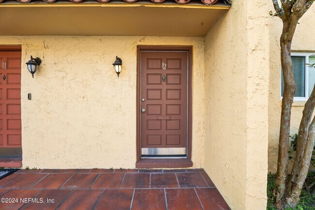 Building Photo - 3870 Mission Dr