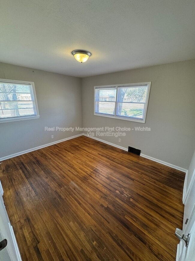 Building Photo - 1632 S Mission Rd