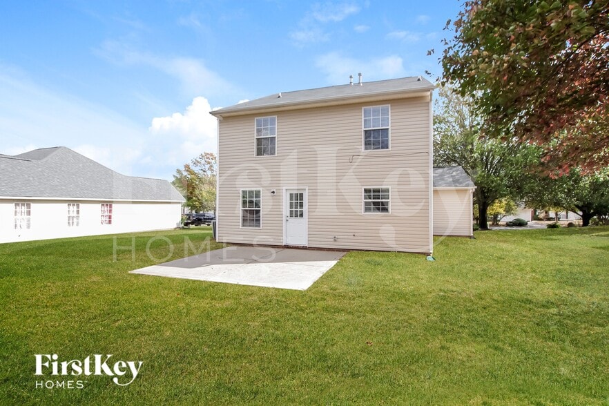 Building Photo - 2819 Rosemeade Dr