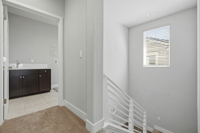 Building Photo - 75 W Pasqua Ct
