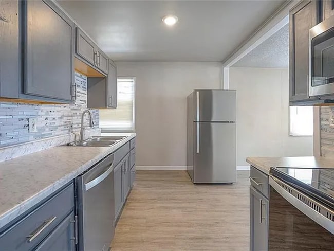Building Photo - Updated 3 Bedroom Ranch