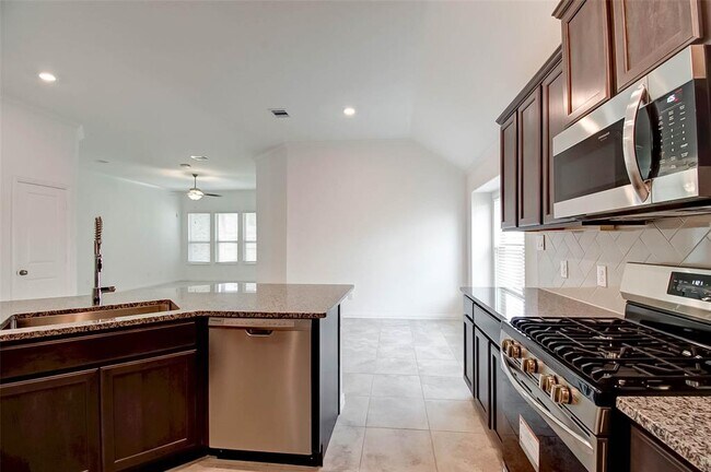 Building Photo - 2323 Green Kale Dr