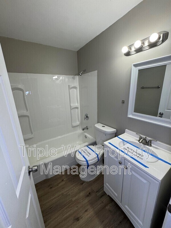 Building Photo - 3165 St Catherine St