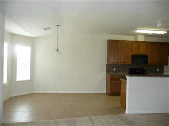 Building Photo - 1909 Roaring Springs Dr