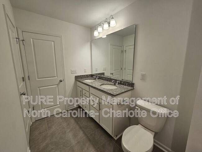 Building Photo - 14036 Penbury Ln