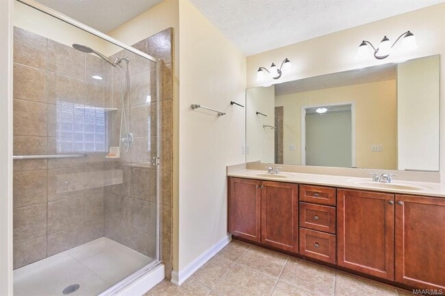 Building Photo - 3830 Claiborne Cir