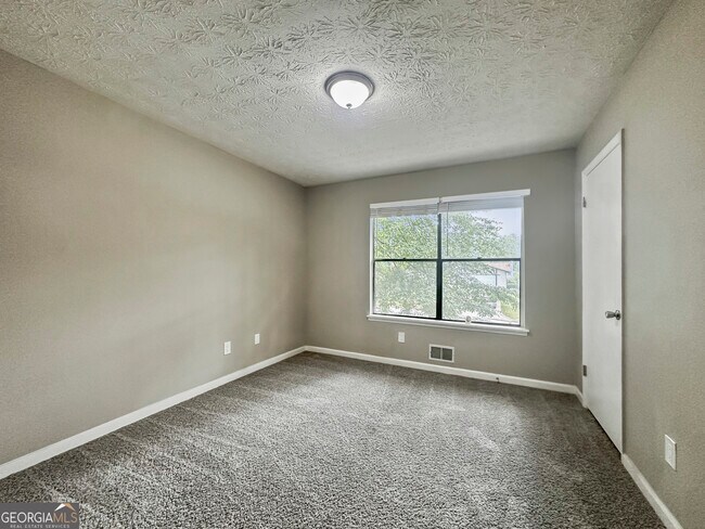 Building Photo - 323 Park Ridge Ct