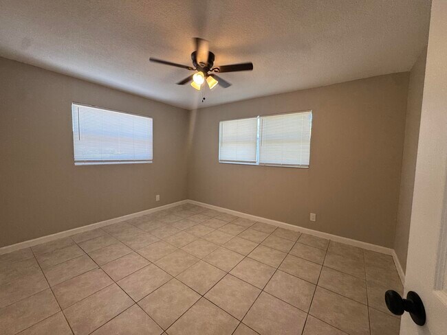 Building Photo - 8821 Dania Dr