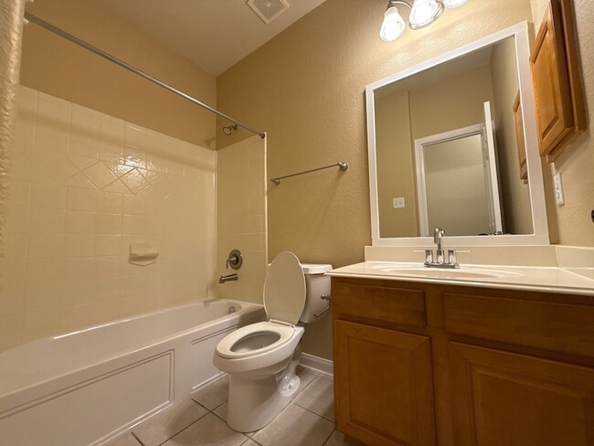 Building Photo - 1702 Bonnyton Ln