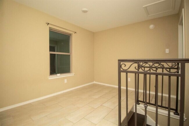 Building Photo - 4316 Ramona Dr