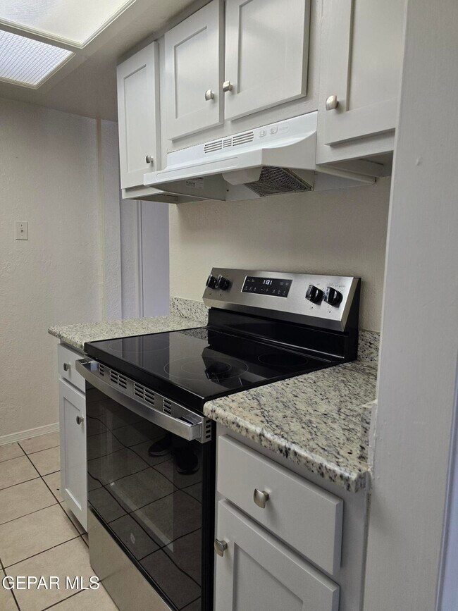 Building Photo - 6201 Escondido Dr