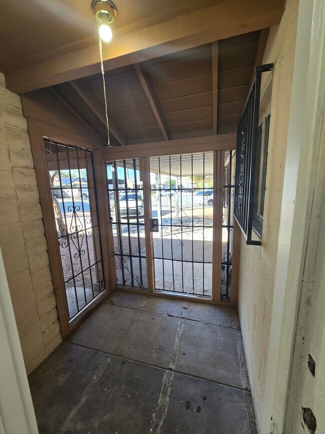 Building Photo - Lock in ($1850) off March 2026  if you move-in by Janaury 31st