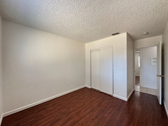 Building Photo - Four Bedroom Home