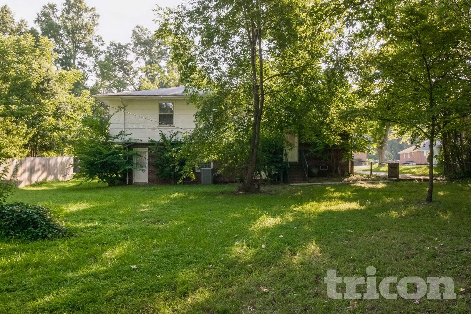 Building Photo - 4200 Gladstone Ln