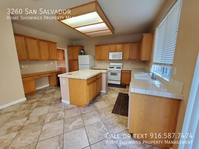 Building Photo - 3260 San Salvador St