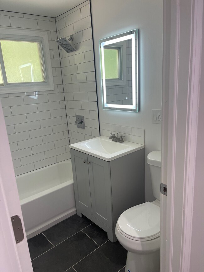 Building Photo - 28 Royce Pl