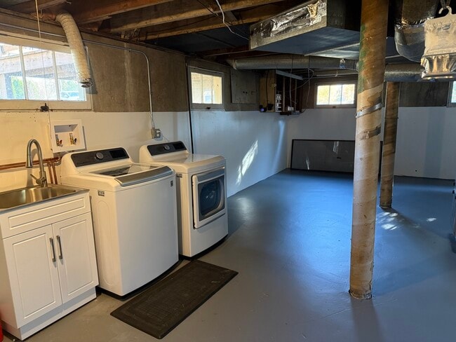 Building Photo - 4700 Teonia Woods Dr