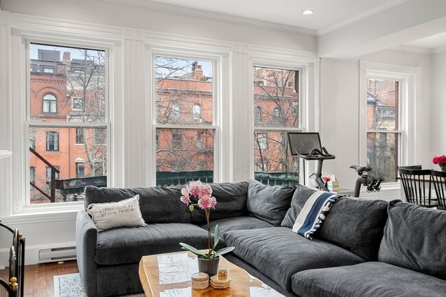Building Photo - 461 Beacon St