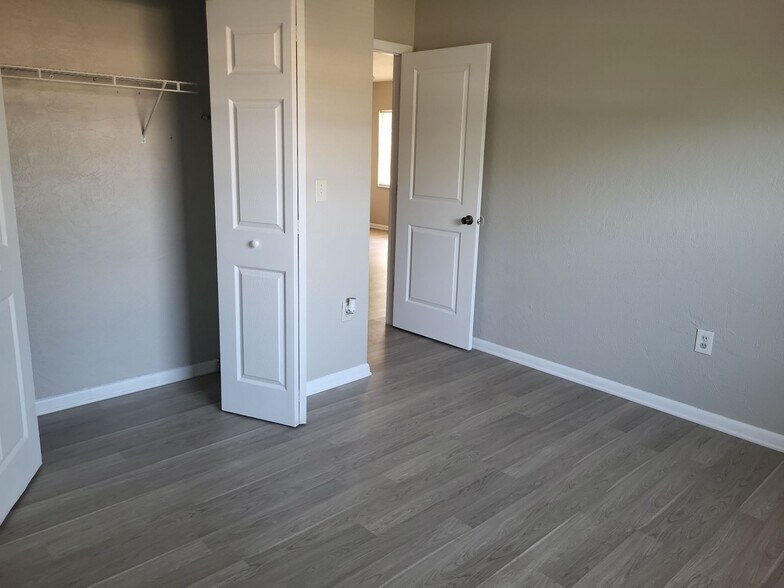 Building Photo - 2540 E Constance Ct